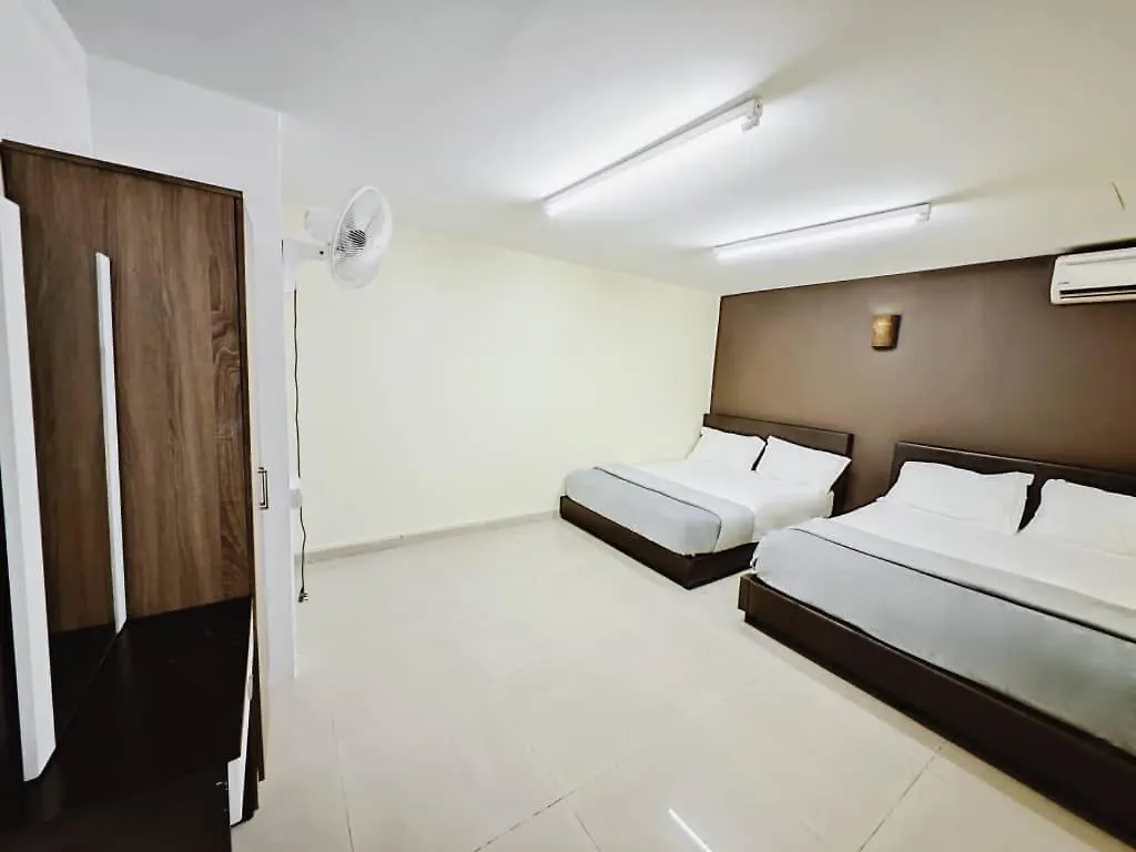 Vakantiehuis 38 Georgetown 3 Storey Terrace Local Food 5Rooms 16Pax