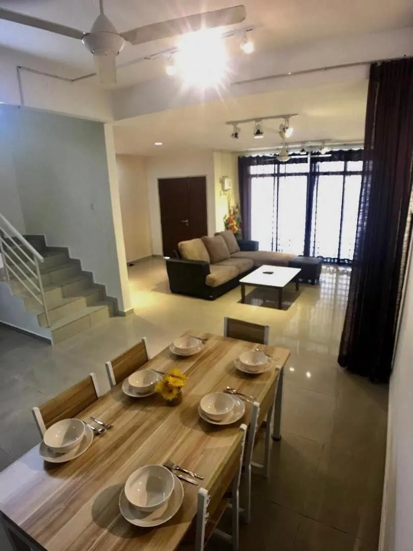 38 Georgetown 3 Storey Terrace Local Food 5Rooms 16Pax George Town