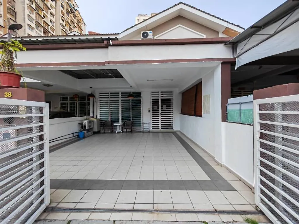 38 Georgetown 3 Storey Terrace Local Food 5Rooms 16Pax Vakantiehuis George Town